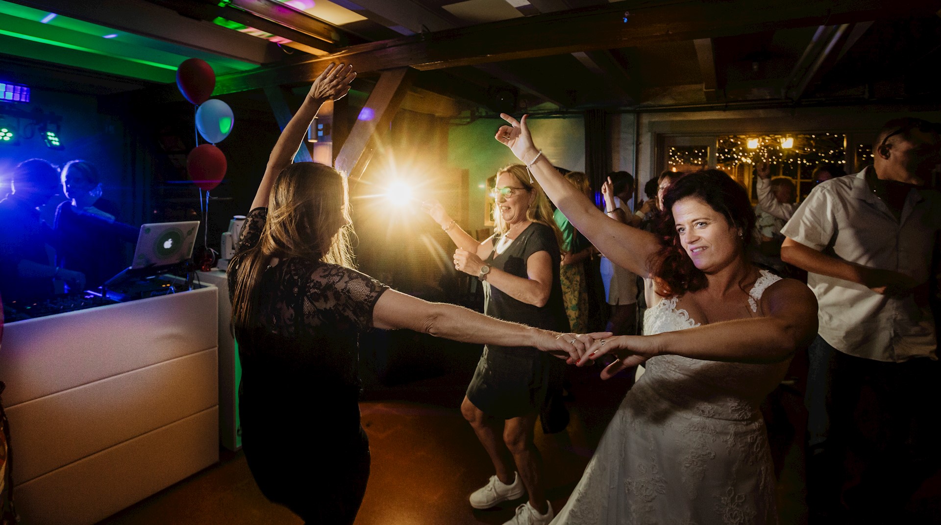 bruid-dj-feest-happy-last-minute-dj-boeken