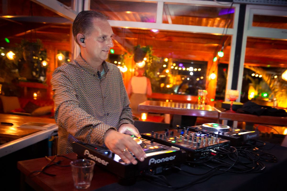 international-dj-feest-gezellig-cocktail-party-sfeer
